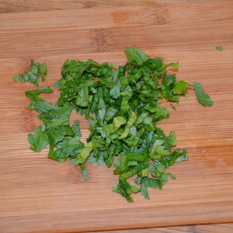 Krok 1 - Zielony makaron z sosem pieczarkowo-pietruszkowym foto