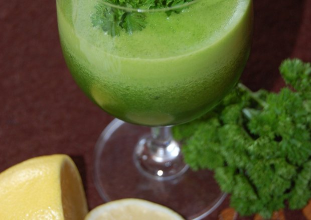 Fotografia przedstawiająca Zielony napój