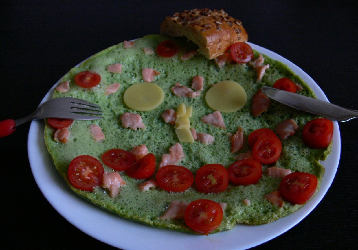 Zielony omlet z rukolą foto