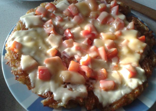 Fotografia przedstawiająca Ziemniaczana pizza