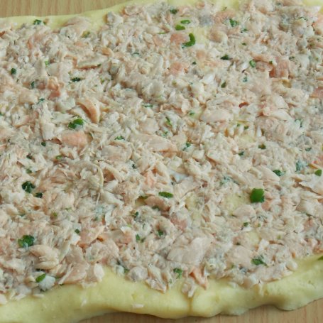 Krok 4 - Ziemniaczana rolada z rybą w sosie porowym foto