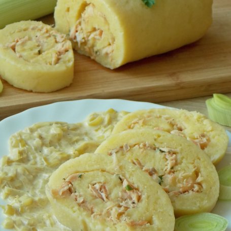 Krok 6 - Ziemniaczana rolada z rybą w sosie porowym foto