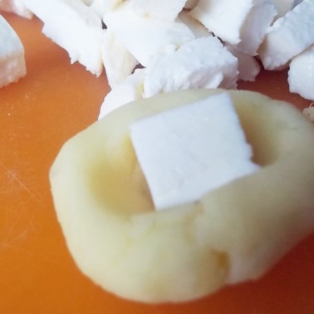 Krok 3 - Ziemniaczane kuleczki z mozarellą foto