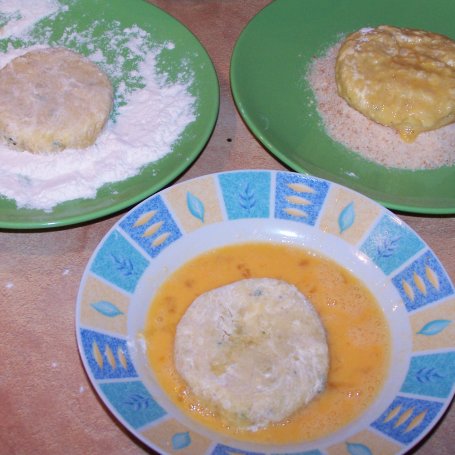 Krok 4 - Ziemniaczane z żółtym serem, czyli smaczne kotleciki foto
