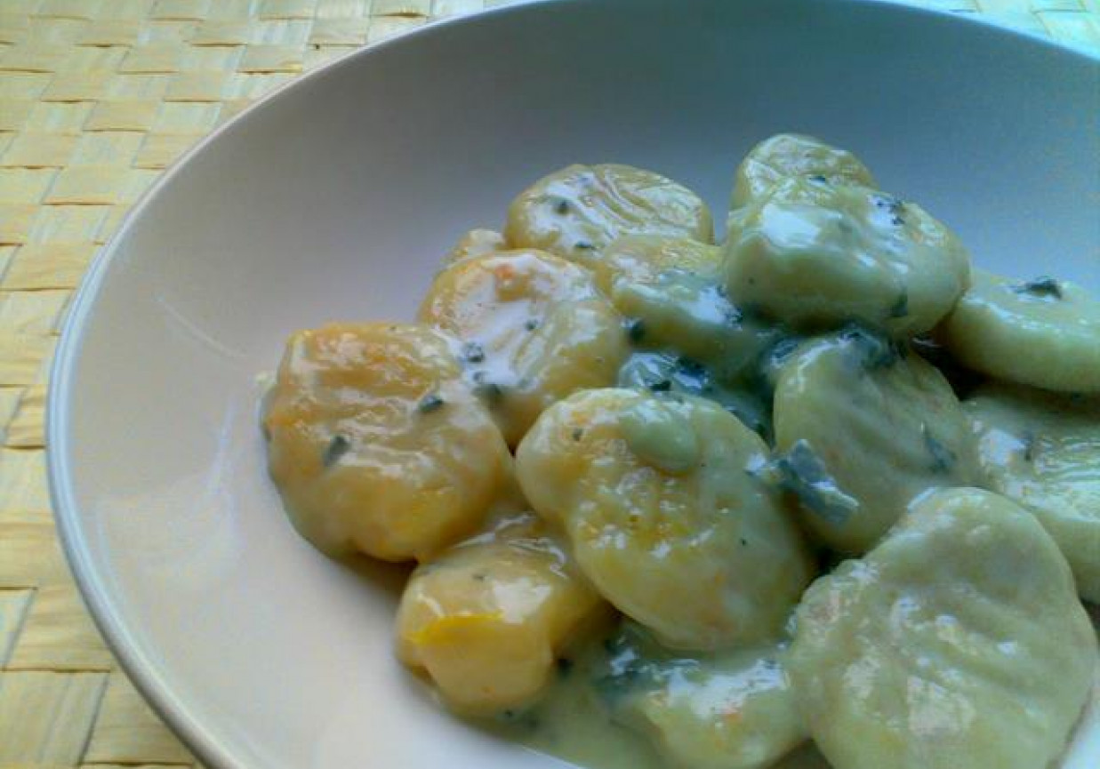 Ziemniaczano-dyniowe gnocchi z sosem serowym foto