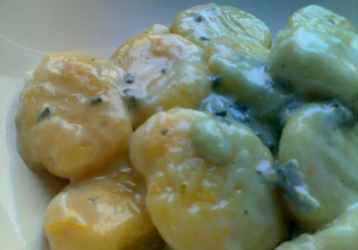Ziemniaczano-dyniowe gnocchi z sosem serowym foto
