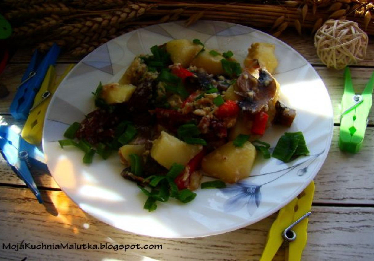 Ziemniaczki z suszonymi pomidorami i pieczarkami foto