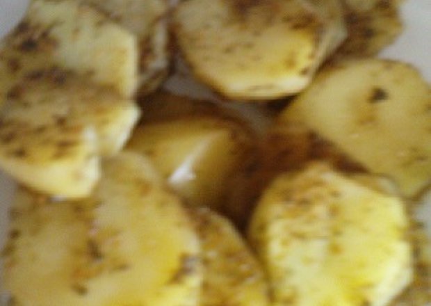 Fotografia przedstawiająca Ziemniaki czosnkowe gotowane na parze