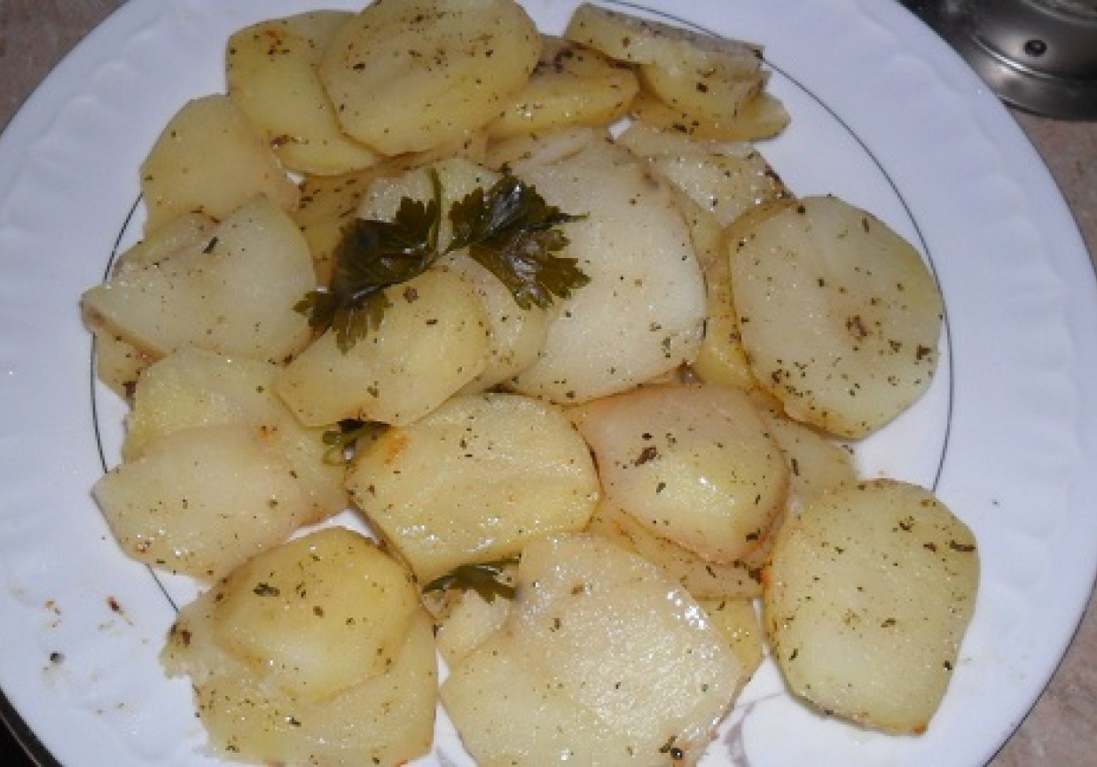 Ziemniaki czosnkowe z ziołami z parowaru foto