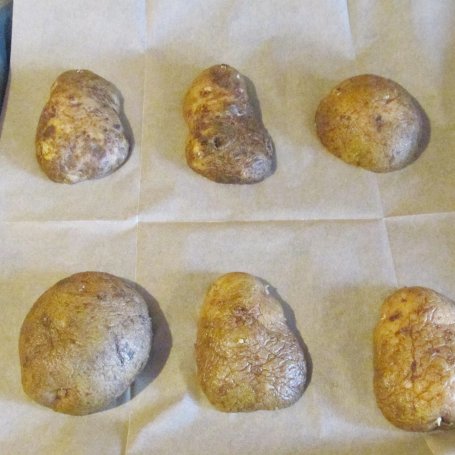 Krok 1 - Ziemniaki faszerowane z sosem czosnkowo-koperkowym foto