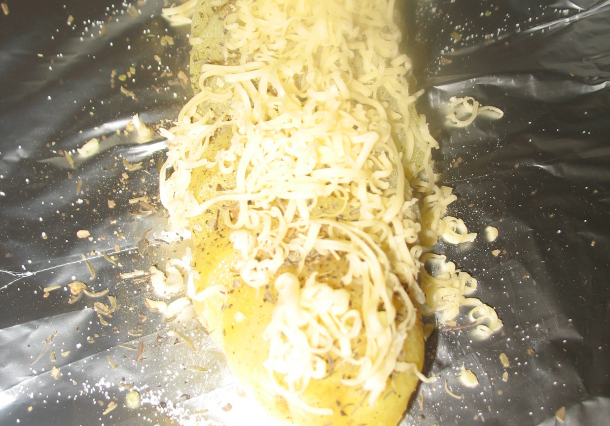 Ziemniaki grillowane z serem żółtym foto