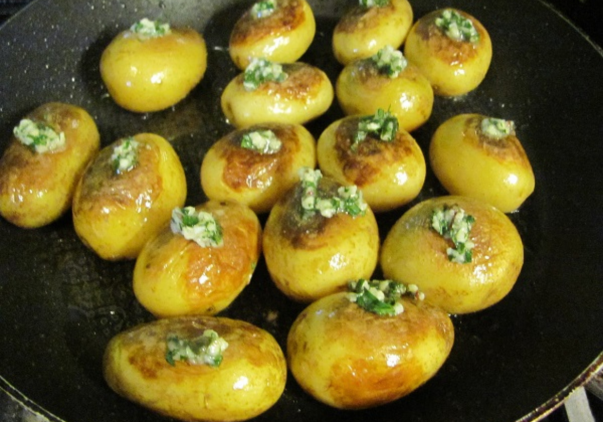 Ziemniaki jak z ogniska. foto
