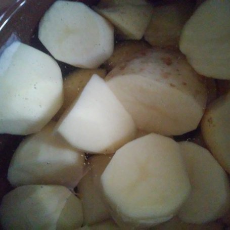 Krok 1 - Ziemniaki młode z kalafiorem i kotletem . foto