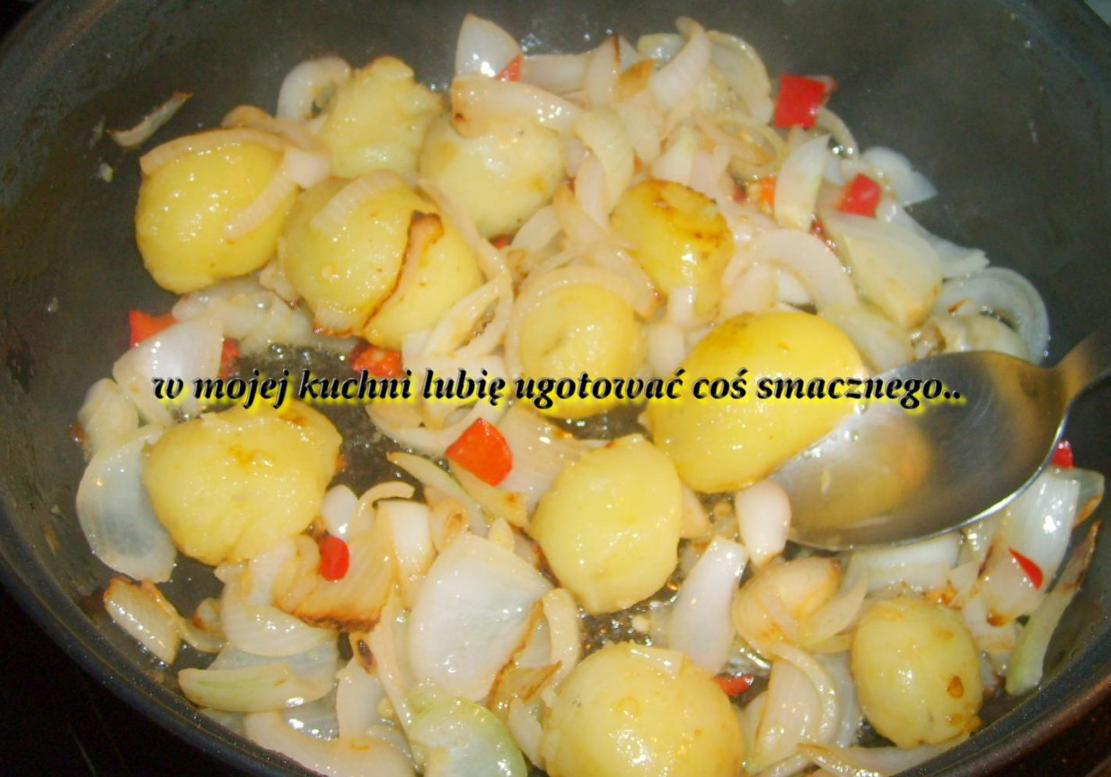 ziemniaki na ostro odsmażane z kiełbasą i fasolką... foto