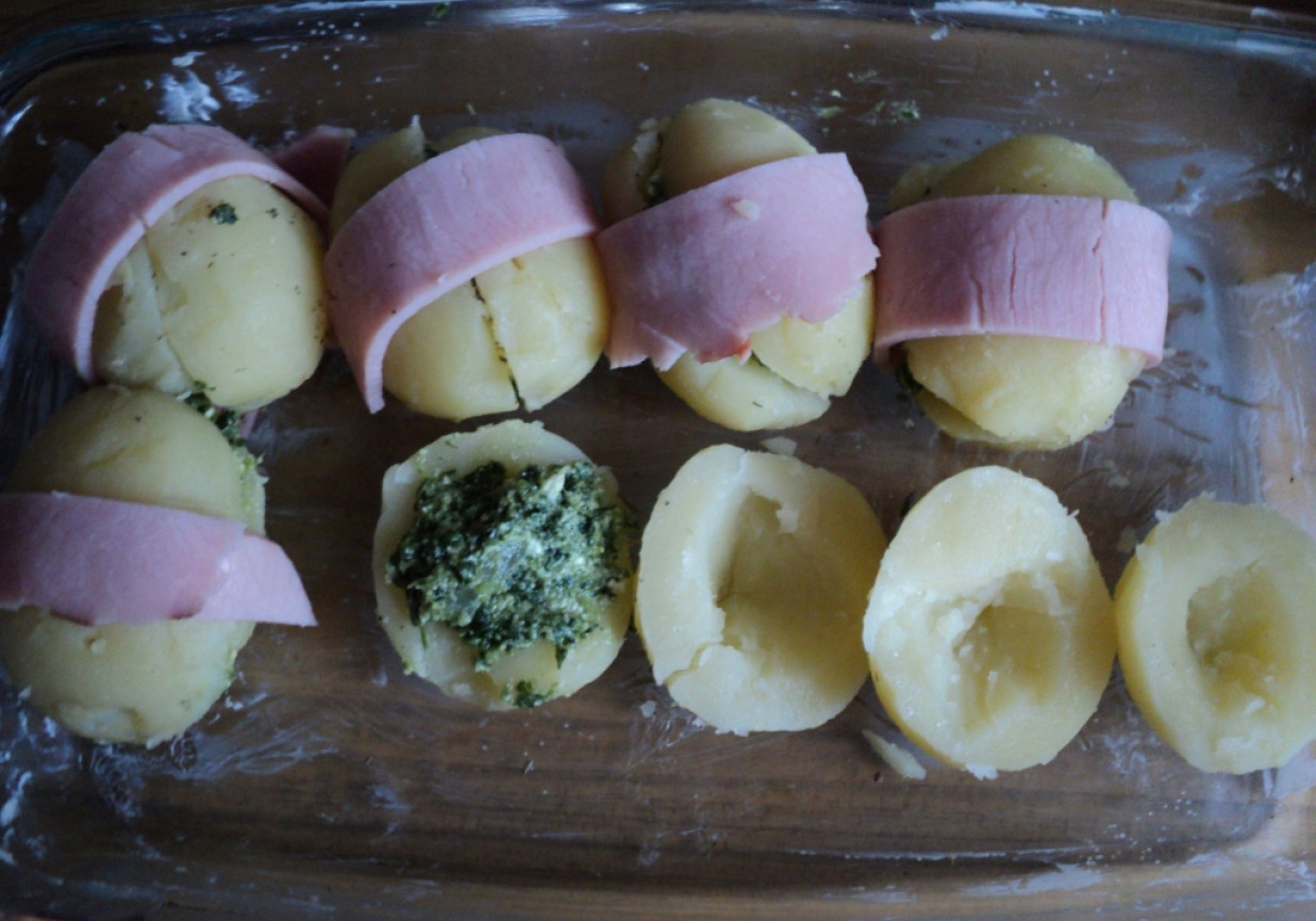 Ziemniaki nadziewane fetą i szpinakiem foto