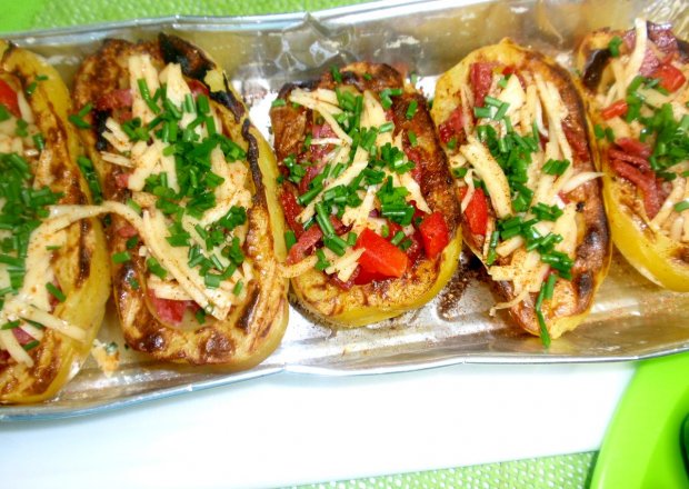 Fotografia przedstawiająca Ziemniaki  nadziewane z grilla