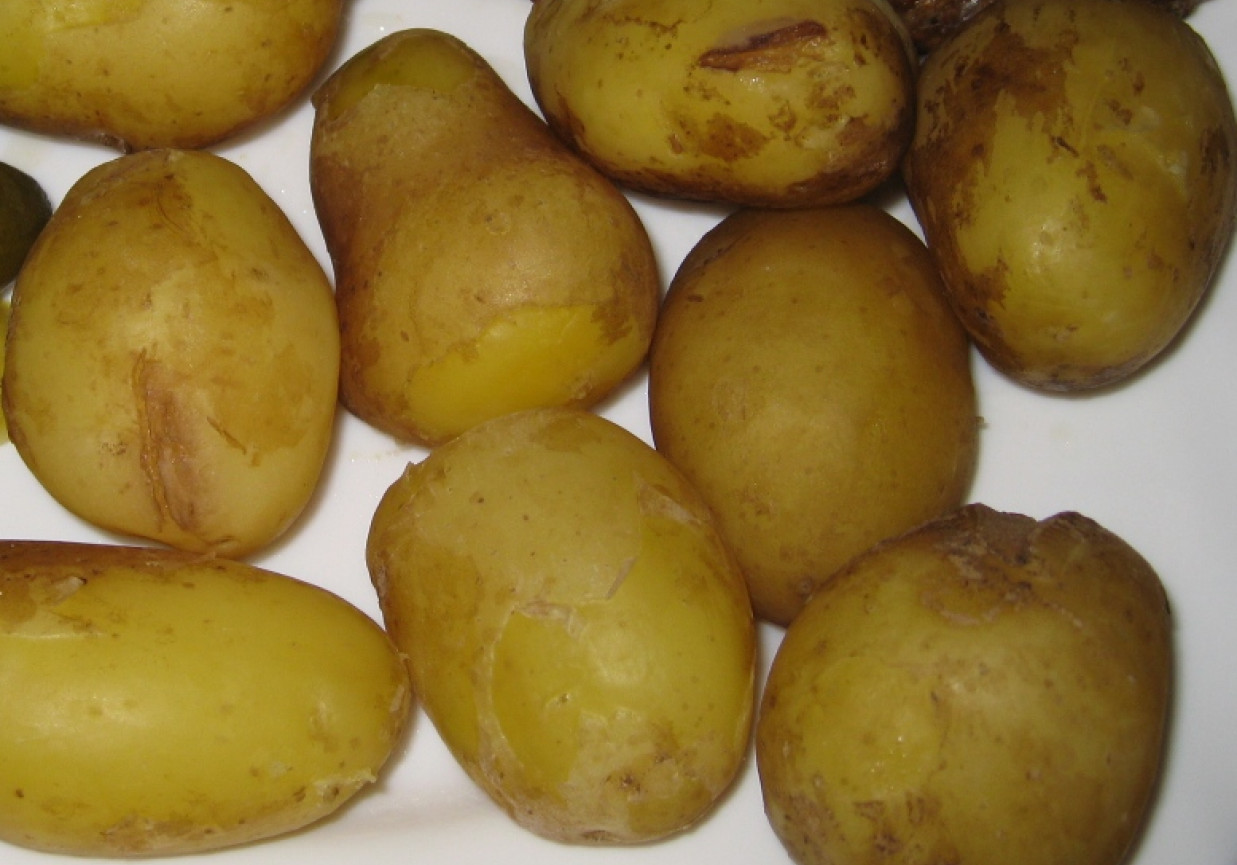 Ziemniaki pieczone w skorupce foto