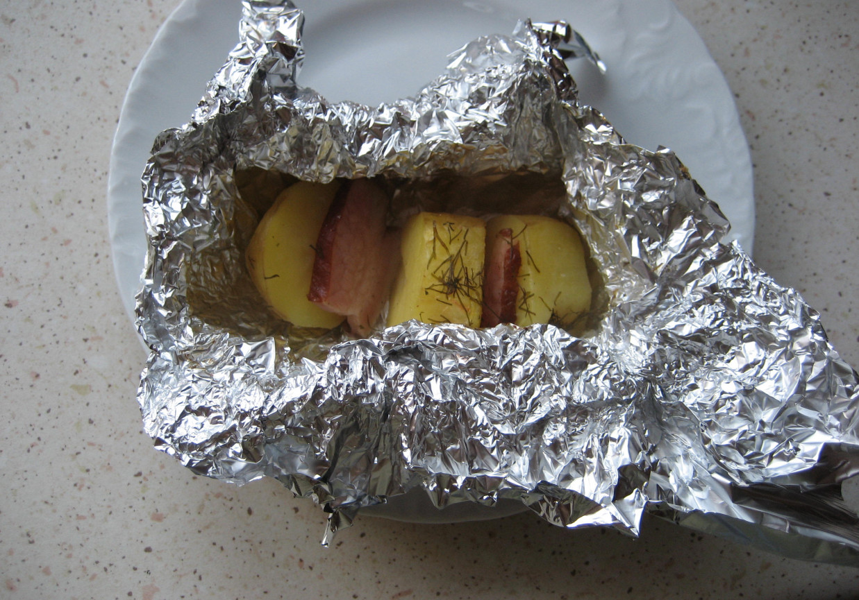 Ziemniaki pieczone z boczkiem i koperkiem foto