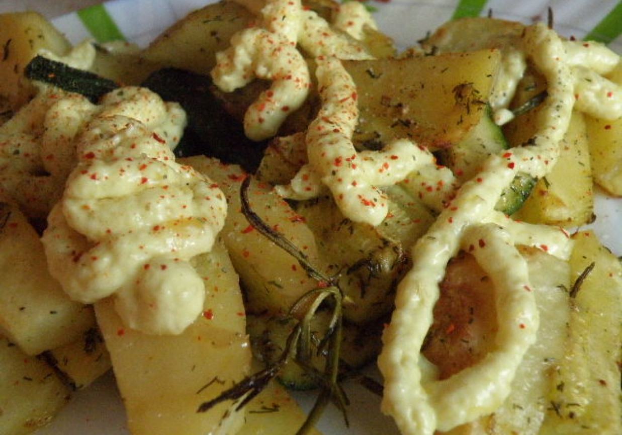 Ziemniaki pieczone z cukinią i ziołami foto