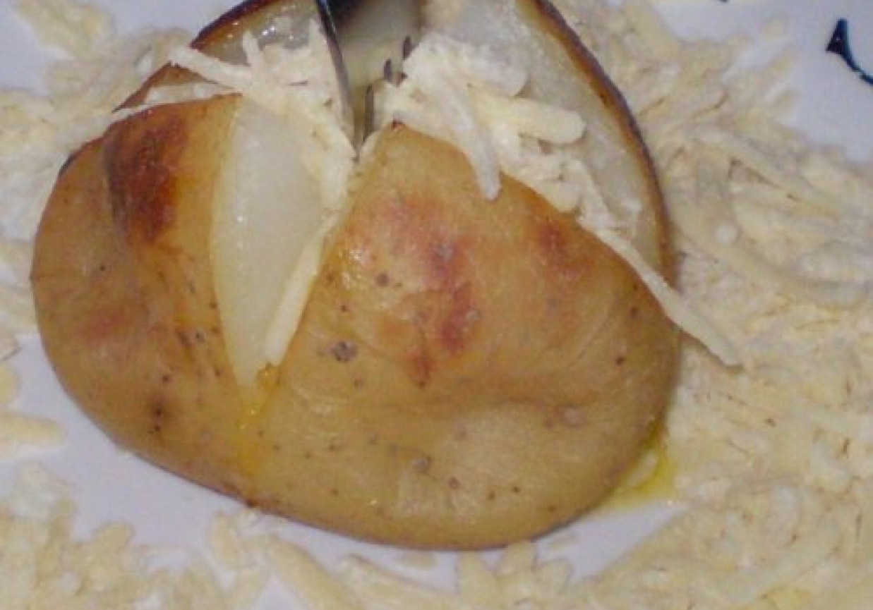 Ziemniaki pieczone z masłem i serem : foto