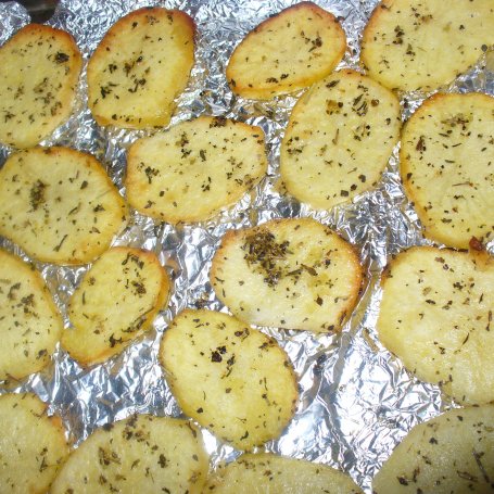 Krok 4 - Ziemniaki pieczone z ziołami foto