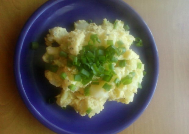 Fotografia przedstawiająca Ziemniaki podsmażane z cukinią i jajkami