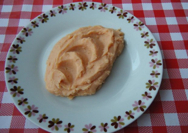 Fotografia przedstawiająca Ziemniaki puree z ketchupem
