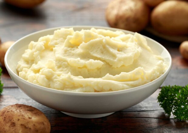 Fotografia przedstawiająca Ziemniaki purée z masłem i śmietaną