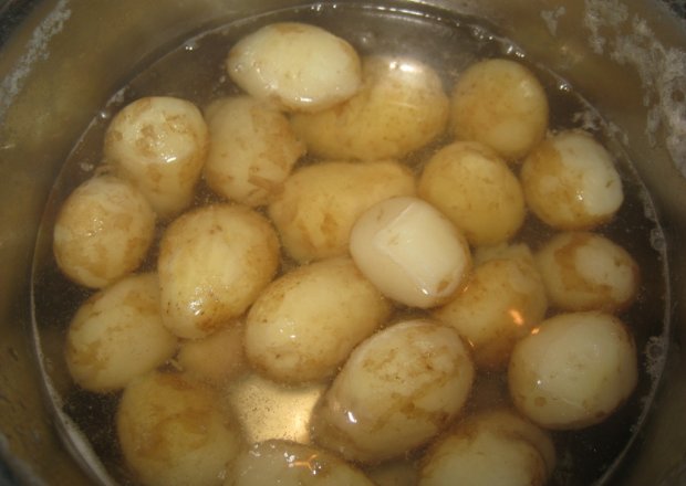 Fotografia przedstawiająca ziemniaki  rusztu