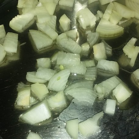 Krok 1 - Ziemniaki smażone podane z sosem pieczarkowym  foto