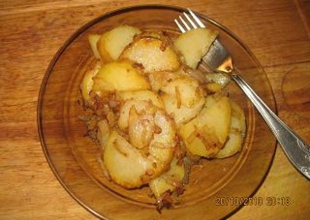 Fotografia przedstawiająca Ziemniaki smażone z cebulką