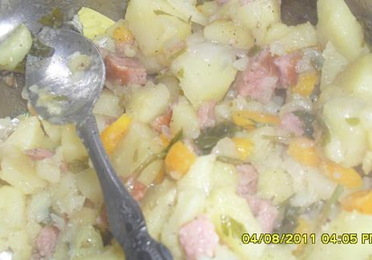 ziemniaki smażone z warzywami foto