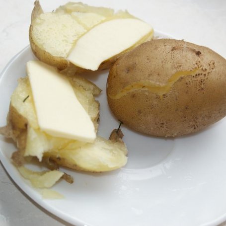 Krok 3 - Ziemniaki w mundurkach z masłem foto