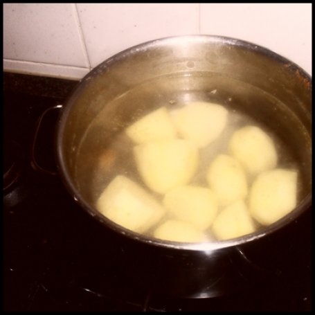 Krok 1 - Ziemniaki w ostrym cieście naleśnikowym foto
