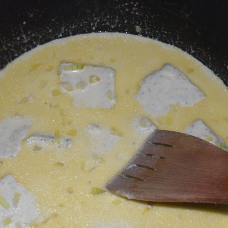 Krok 1 - ziemniaki w sosie serowym foto