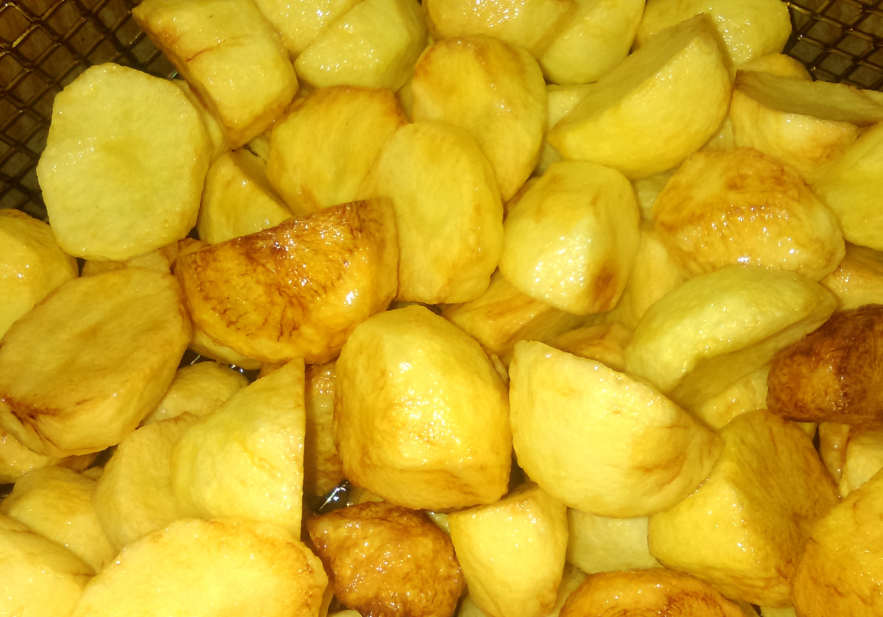 Ziemniaki w ziołach . foto