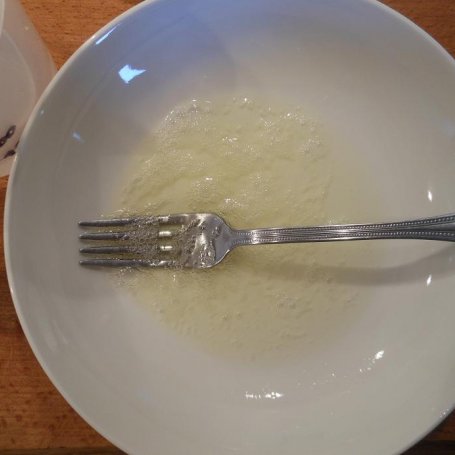 Krok 2 - Ziemniaki z boczkiem i cebulką pieczone w gruboziarnistej soli morskiej foto