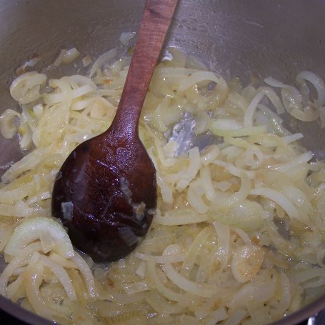 Krok 2 - Ziemniaki z cebulą, czyli smaczna zupa krem :) foto