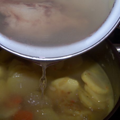 Krok 4 - Ziemniaki z cebulą, czyli smaczna zupa krem :) foto