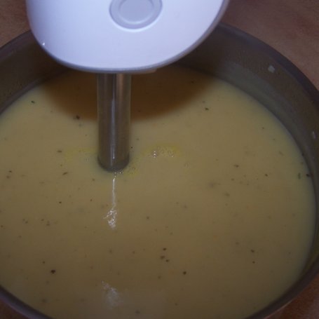 Krok 5 - Ziemniaki z cebulą, czyli smaczna zupa krem :) foto
