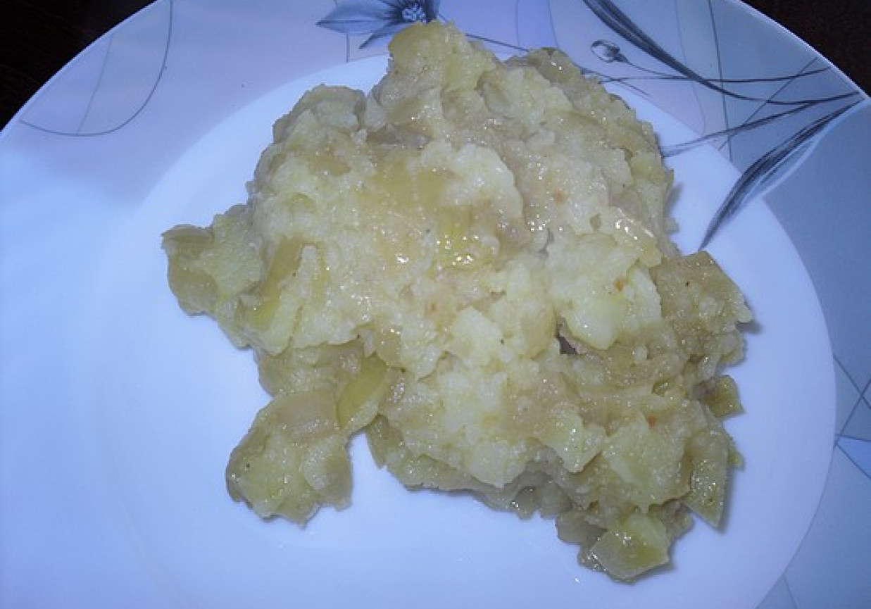 Ziemniaki z cebulą i zsiadłym mlekiem foto