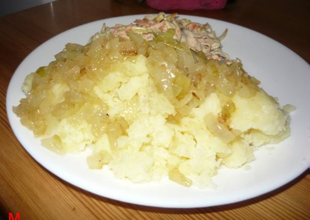 Fotografia przedstawiająca Ziemniaki z cebulką.