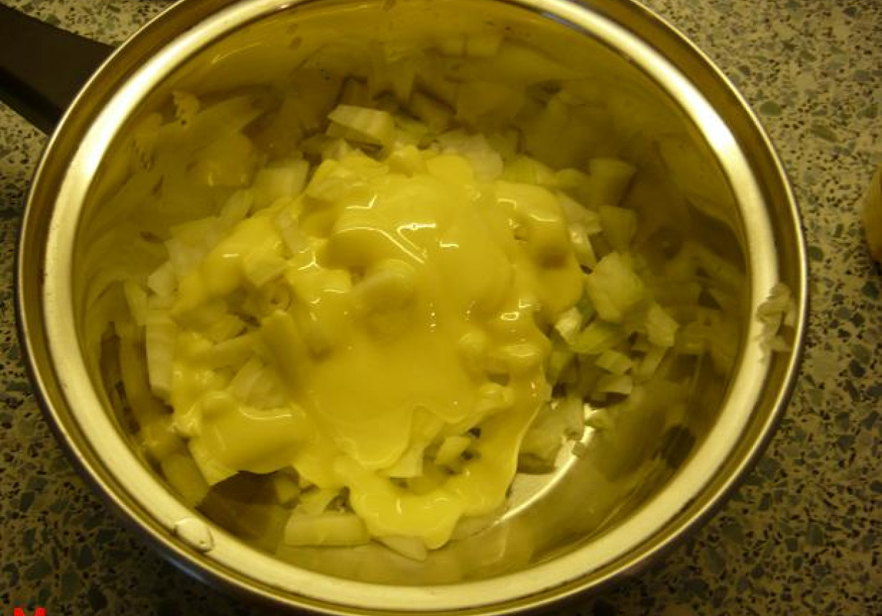 Ziemniaki z cebulką. foto
