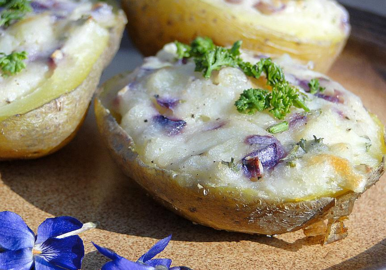 Ziemniaki z faszerowane serem pleśniowym foto