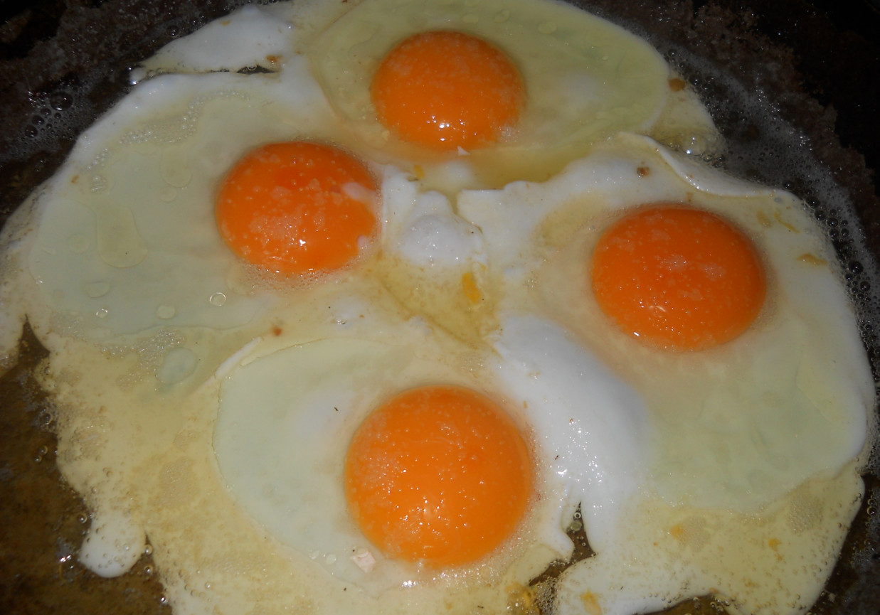ziemniaki z jajkiem sadzonym i mlekiem foto