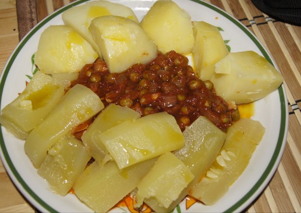 Fotografia przedstawiająca Ziemniaki z kabaczkiem w pomidorowym sosie