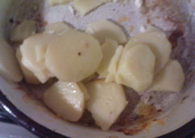 Fotografia przedstawiająca ziemniaki z kefirem