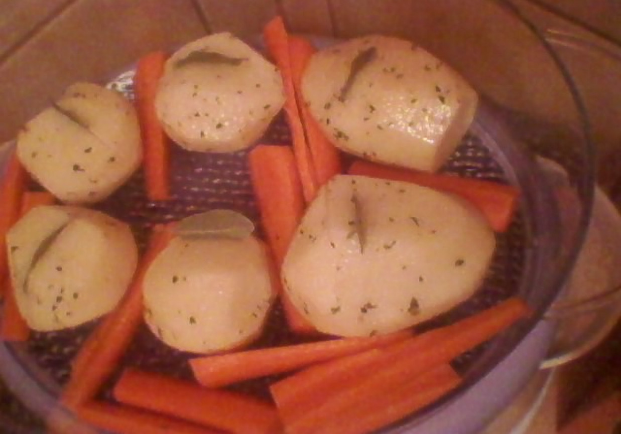 ziemniaki z listkiem laurowym foto