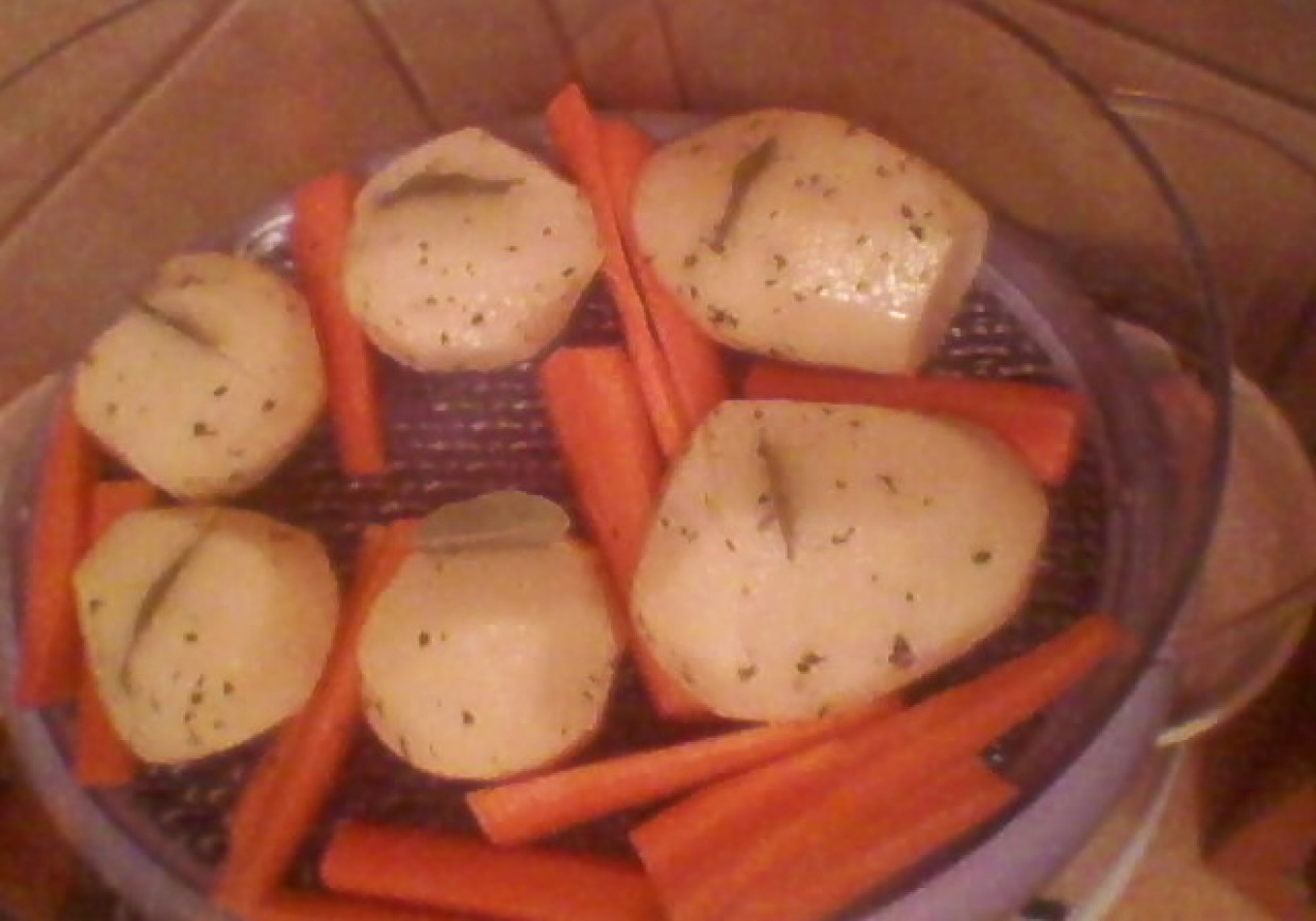 ziemniaki z listkiem laurowym foto