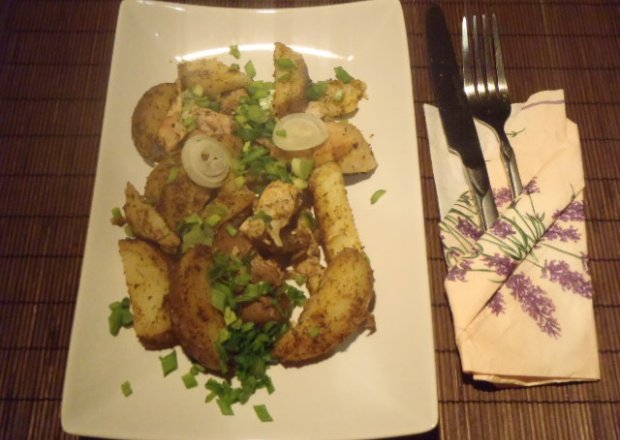 Fotografia przedstawiająca Ziemniaki z mięsem na obiad